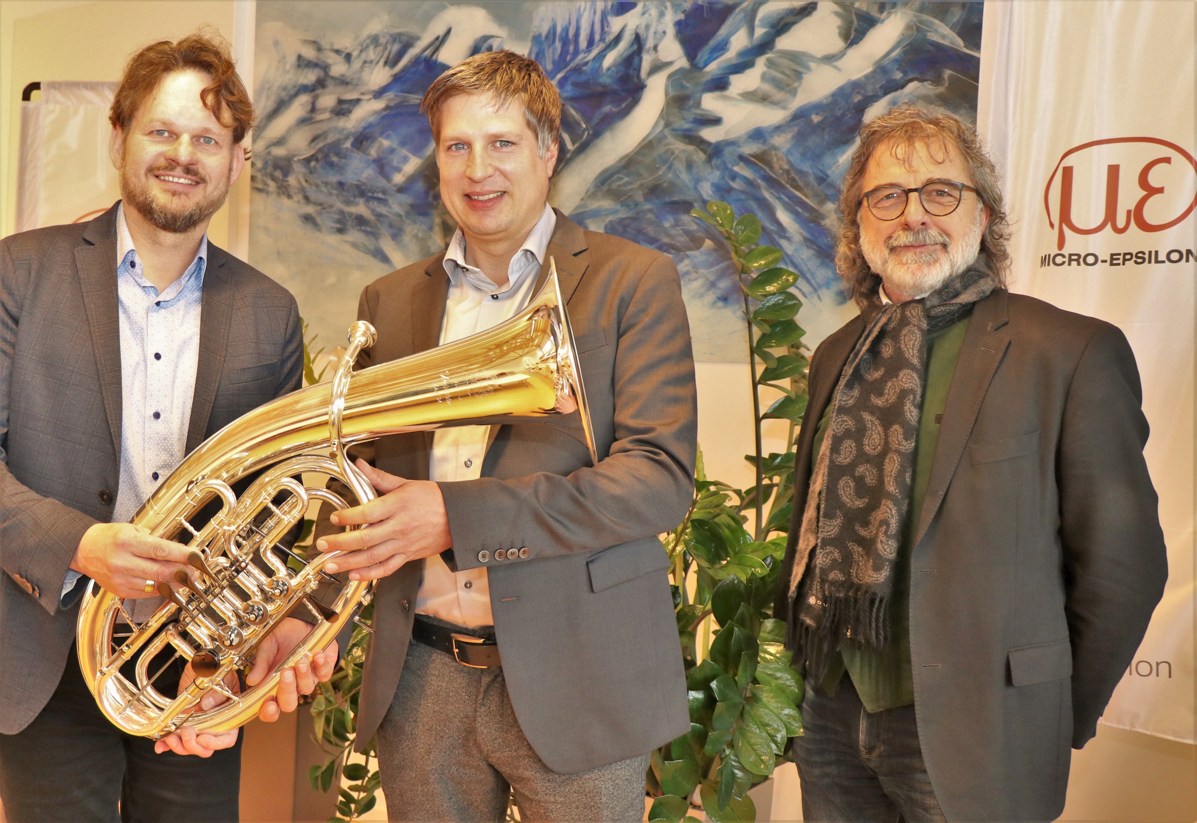 v.l.: Orchesterleiter Josef Maderer, Micro-Epsilon-Geschäftsführer Dr. Thomas Wisspeintner und Kulturreferent Christian Eberle