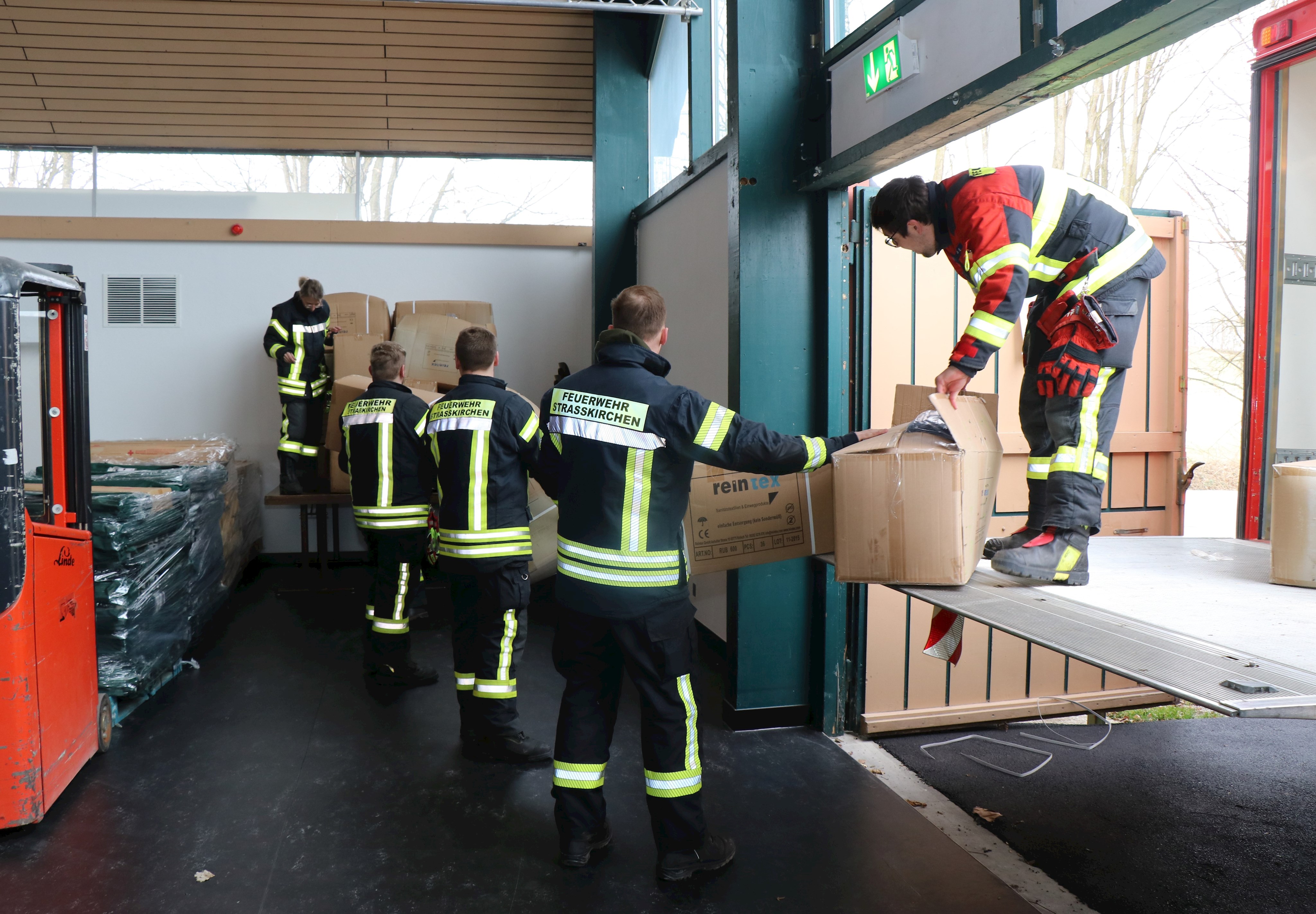 Welle der Hilfsbereitschaft für Ukraine-Flüchtlinge: Landkreis richtet zentrale Anlaufstelle ein