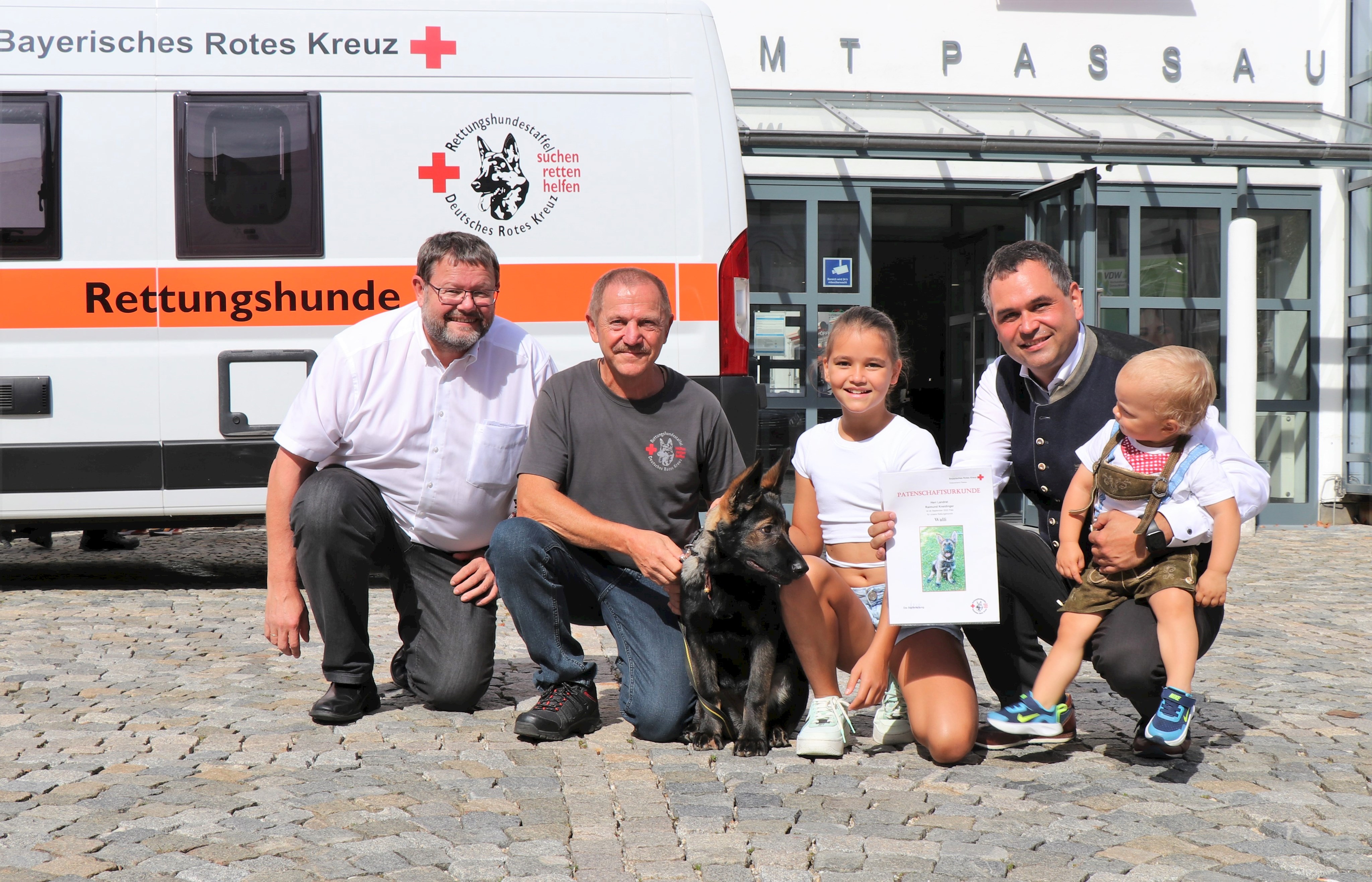 Landrat übernimmt Patenschaft für Rettungshündin „Walli“