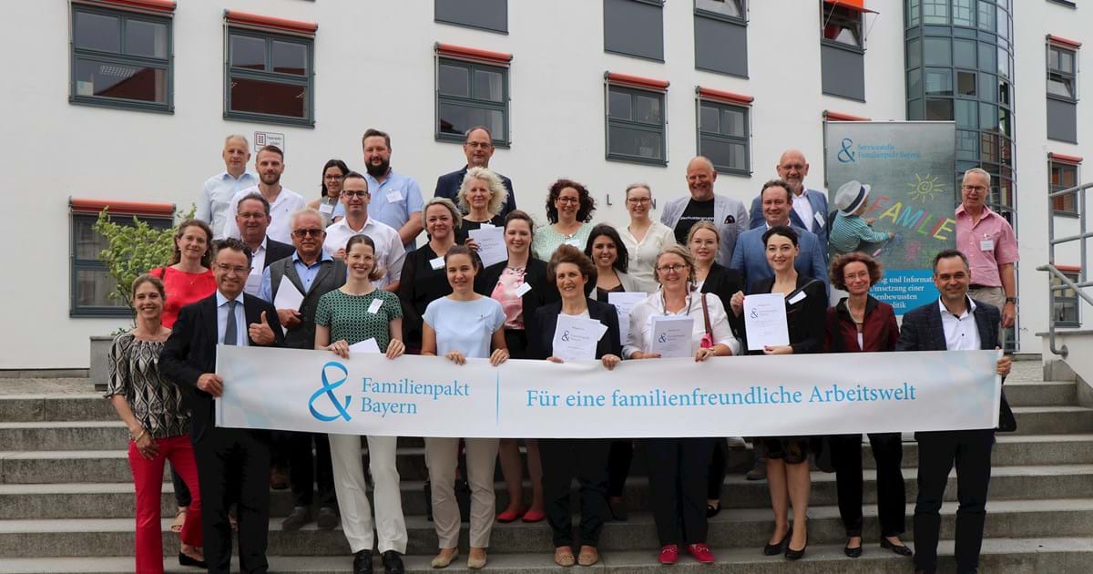 Familienpakt Bayern 15 neue Mitglieder im Landkreis Passau begrüßt