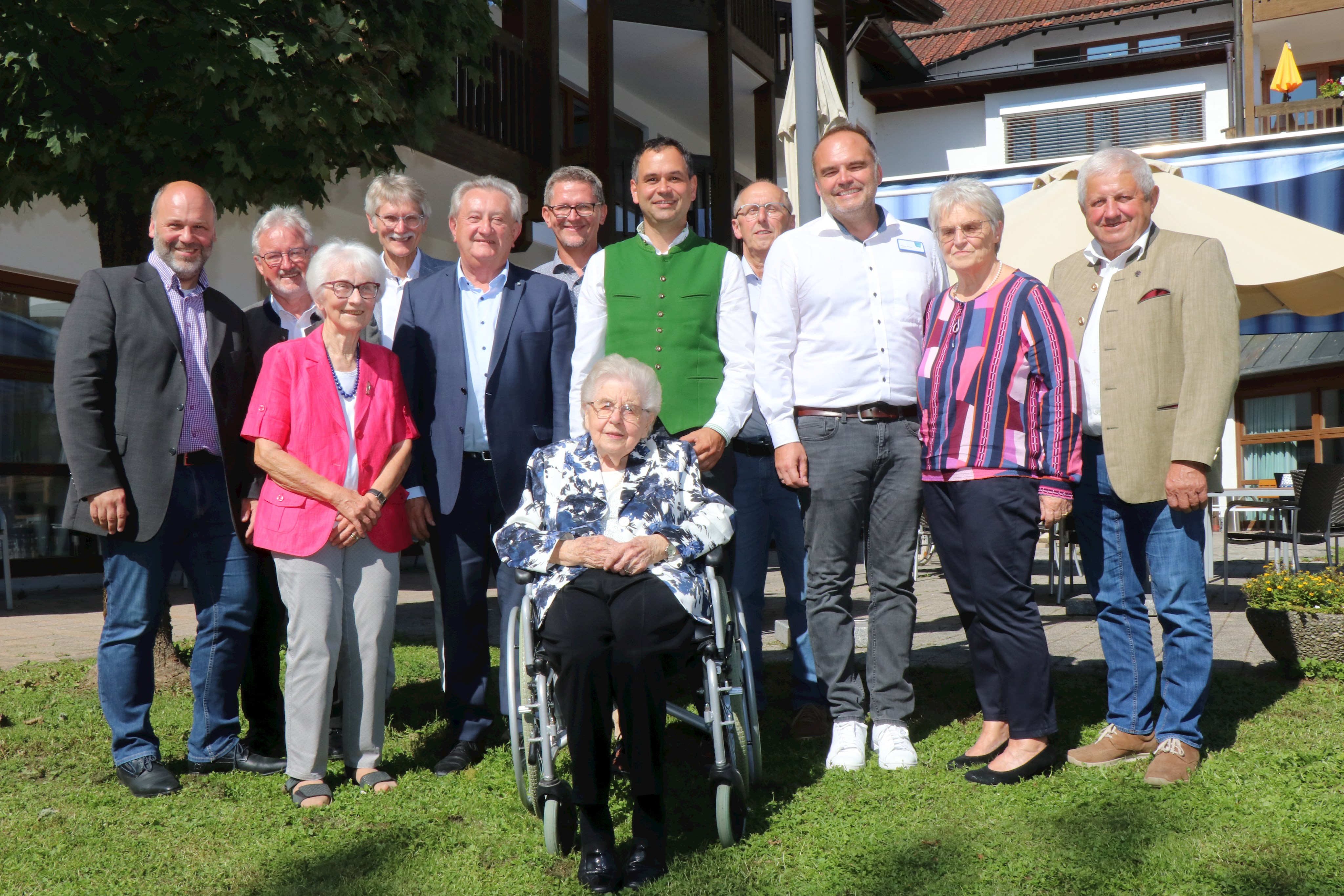 Sie war die erste Ehrenringträgerin: Landrat gratuliert Maria Feldl zum 95. Geburtstag