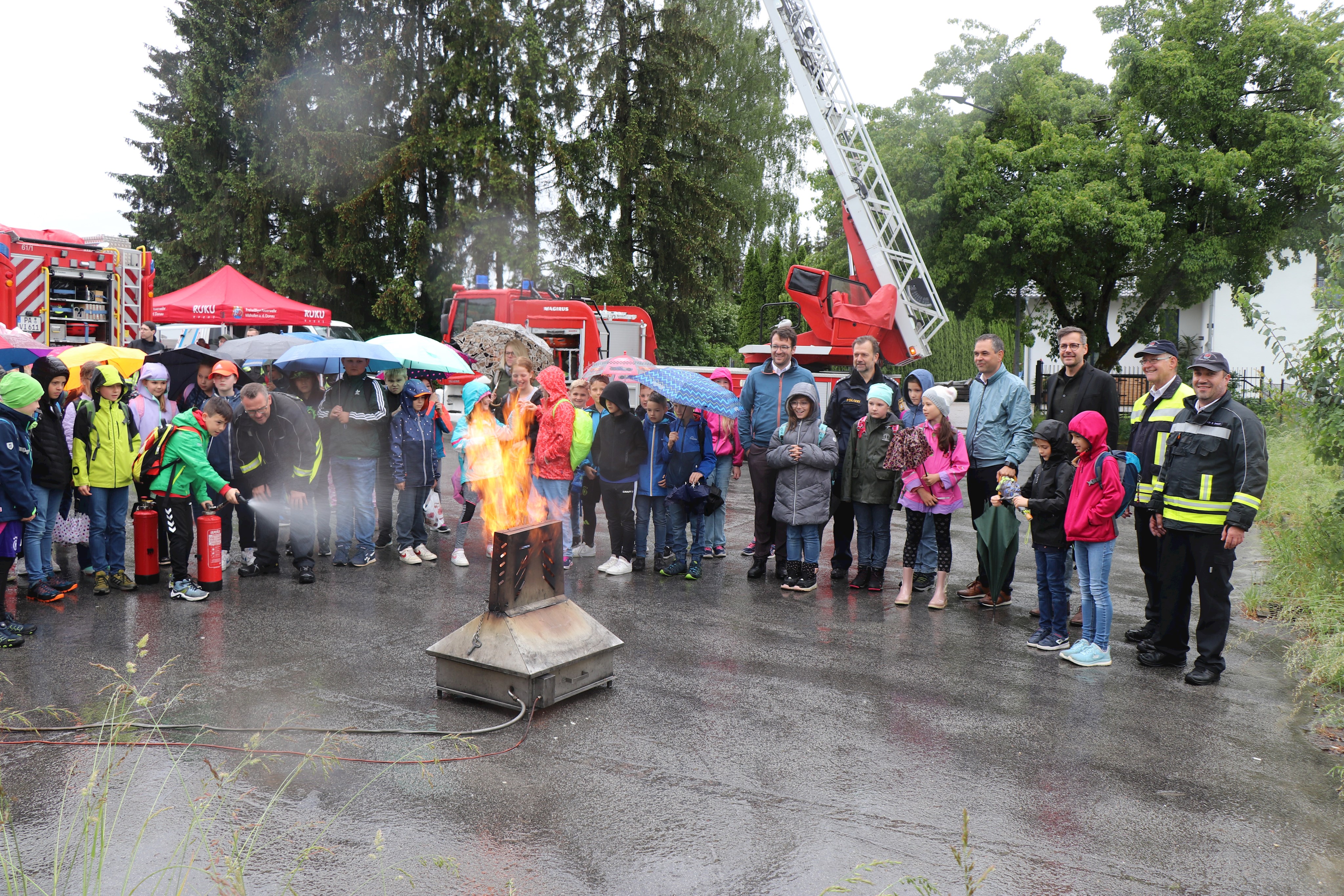 Trotz Regenwetter: Fast 1.000 Schülerinnen und Schüler beim Tag der Hi