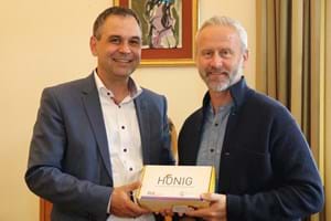 Landrat Raimund Kneidinger und Bürgermeister Roman Holzinger