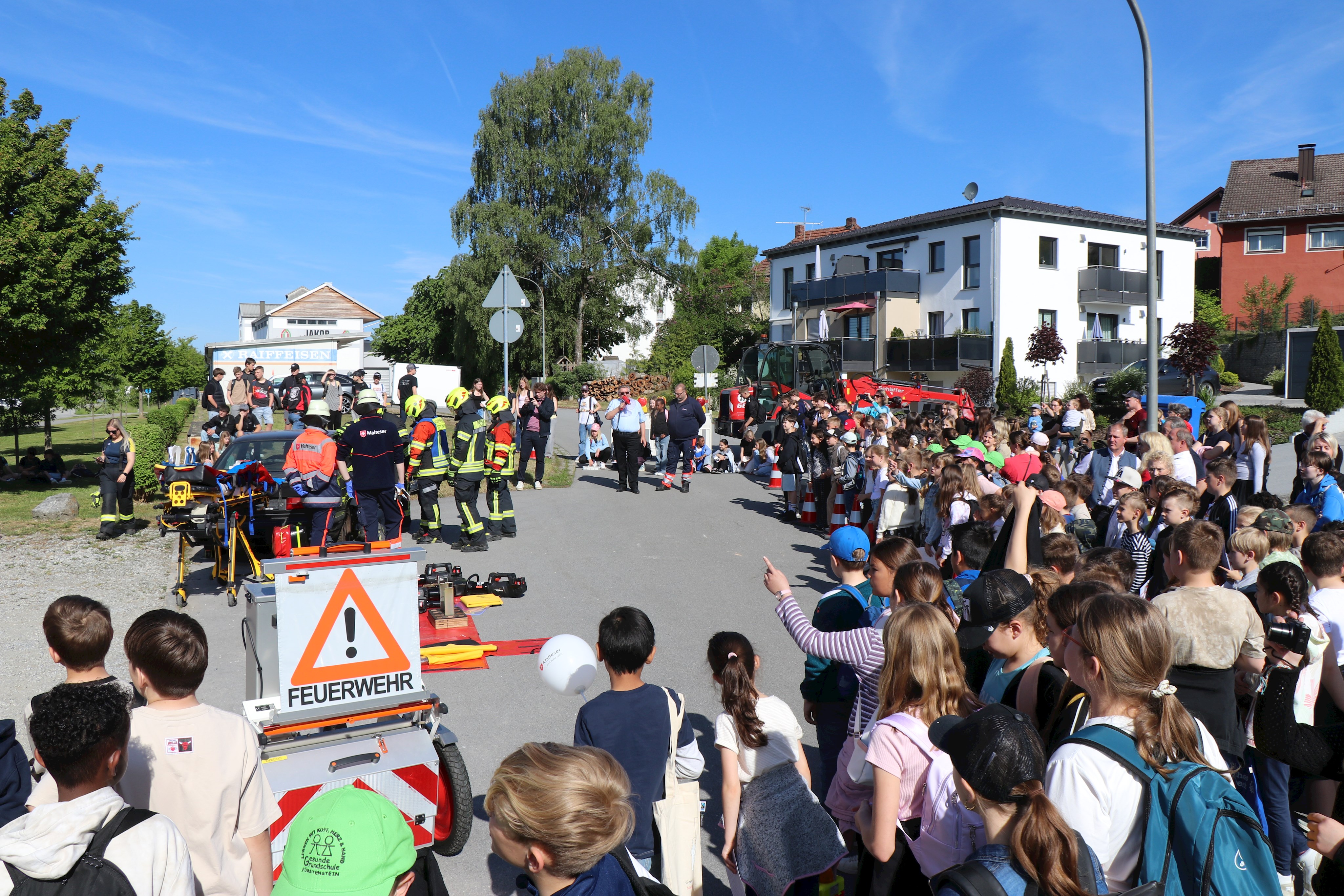 Polizei, Feuerwehr, THW und Rettungsdienst präsentieren sich 