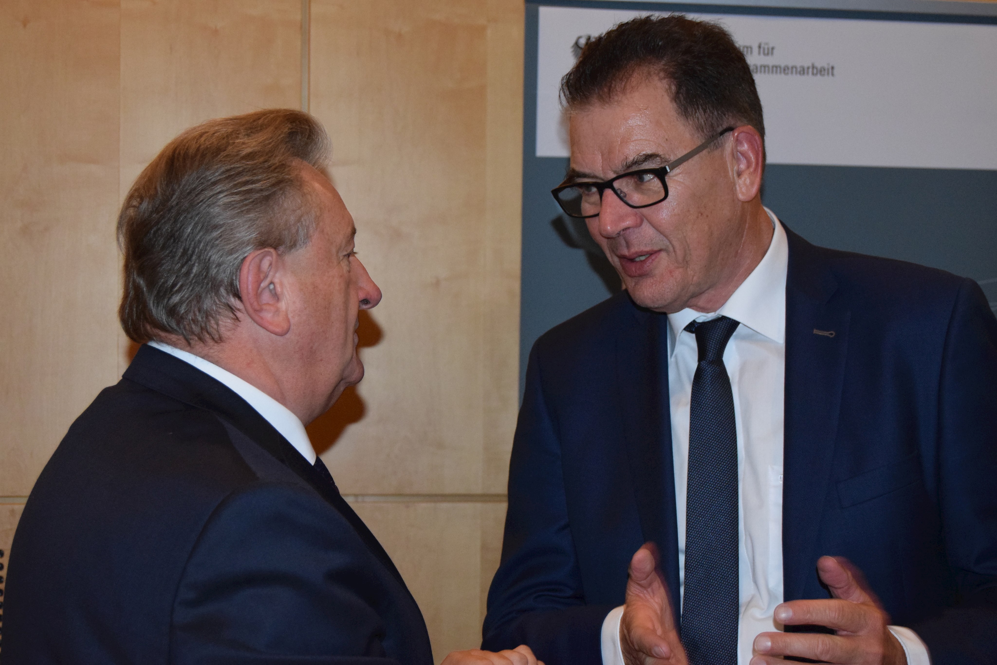 Landrat Franz Meyer im Gespräch mit Bundesentwicklungsminister Gerd Müller