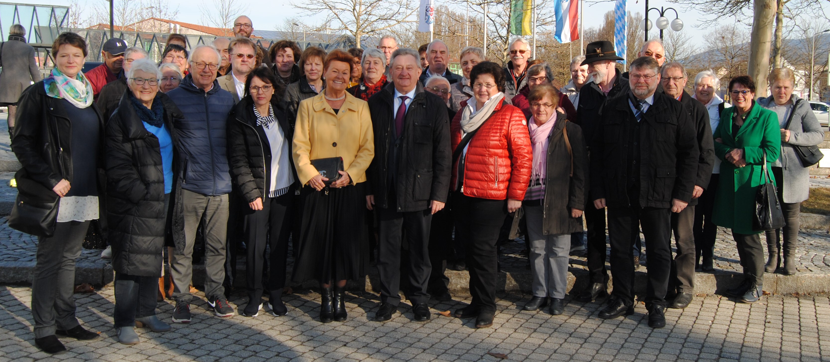 Die Passauer Delegation mit Landrat Franz Meyer (vorne Mitte) und der Fachstelle Senioren, Daniela Schalinski (vorne, 4.v.l.) wurde begrüßt von Messe-Ehrengast Dr. Gabriele Weishäupl (vorne, 5. v.l.).