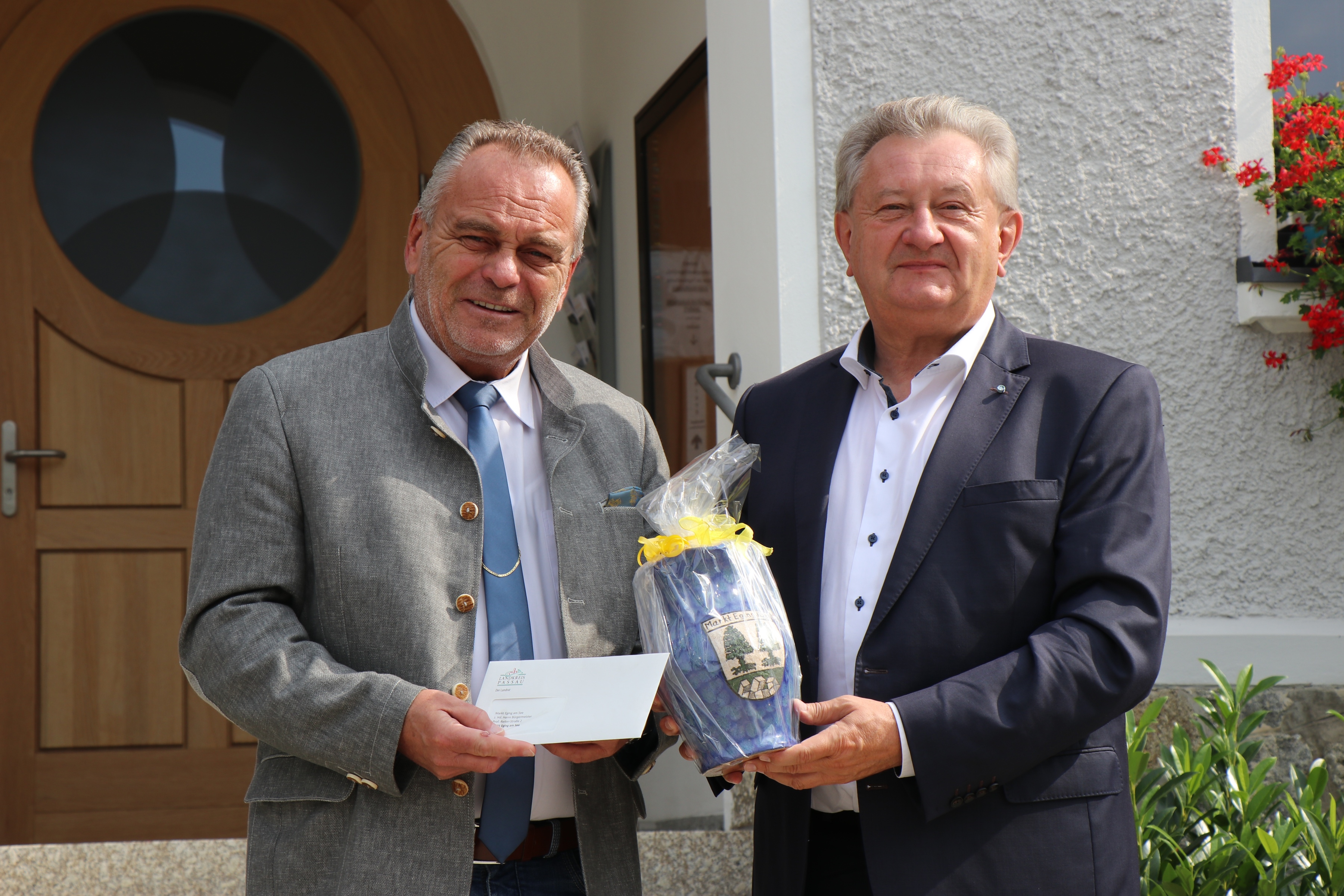 Bürgermeister Walter Bauer (l.) und Landrat Franz Meyer (r.)